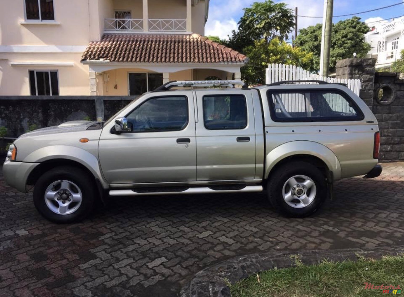 2009' Nissan photo #1