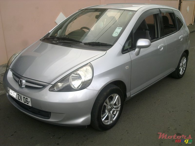 2006' Honda Fit photo #1