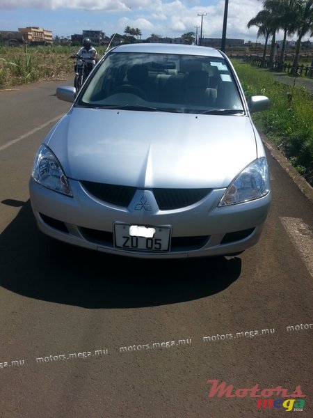2005' Mitsubishi Lancer photo #3