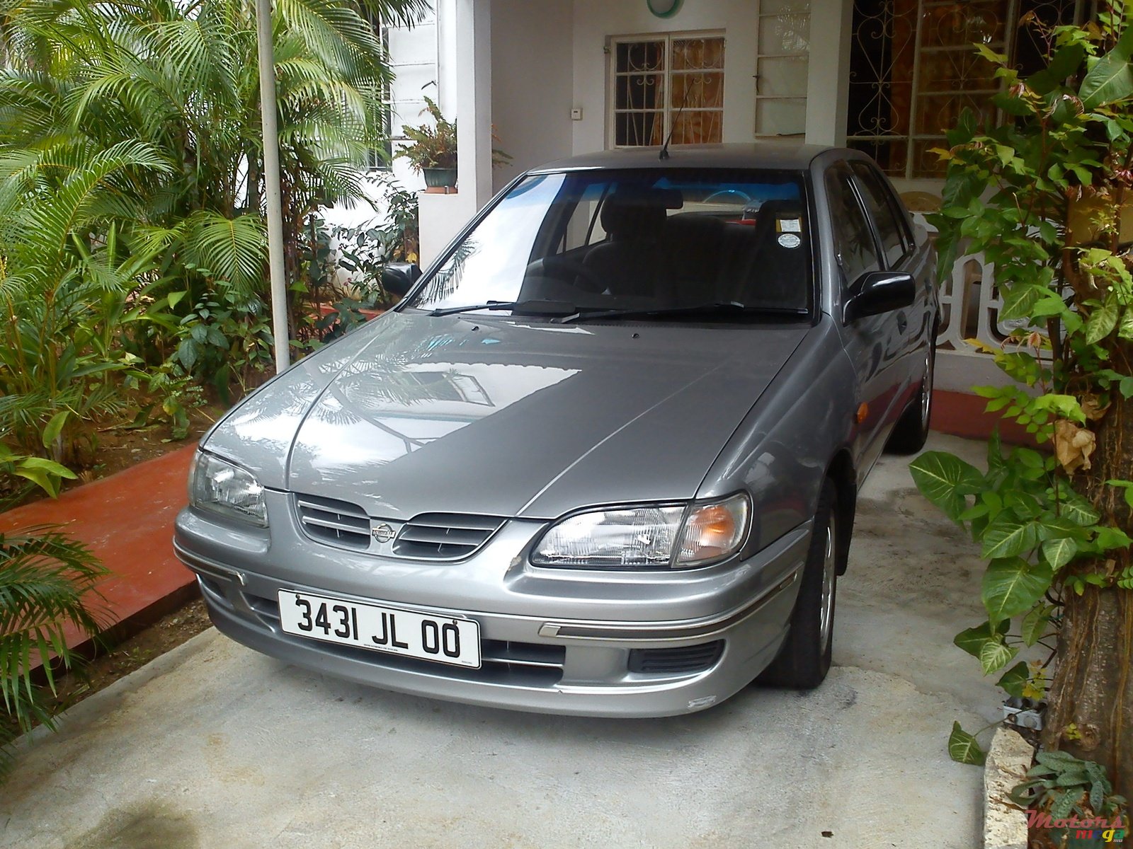 2000' Nissan Sentra photo #2