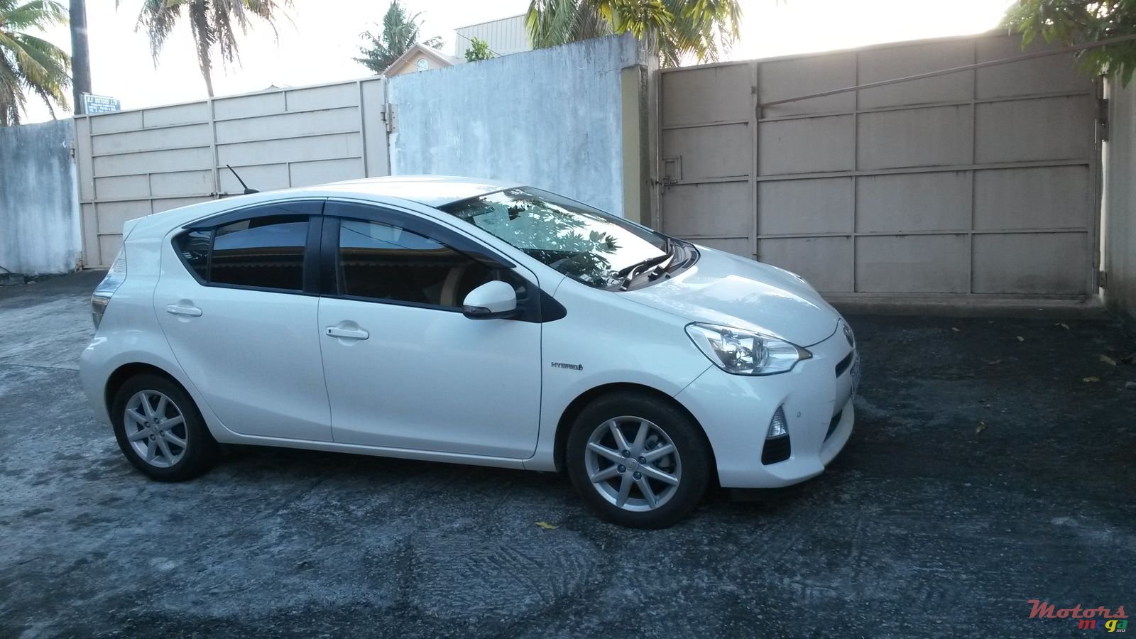 2014' Toyota Aqua photo #1