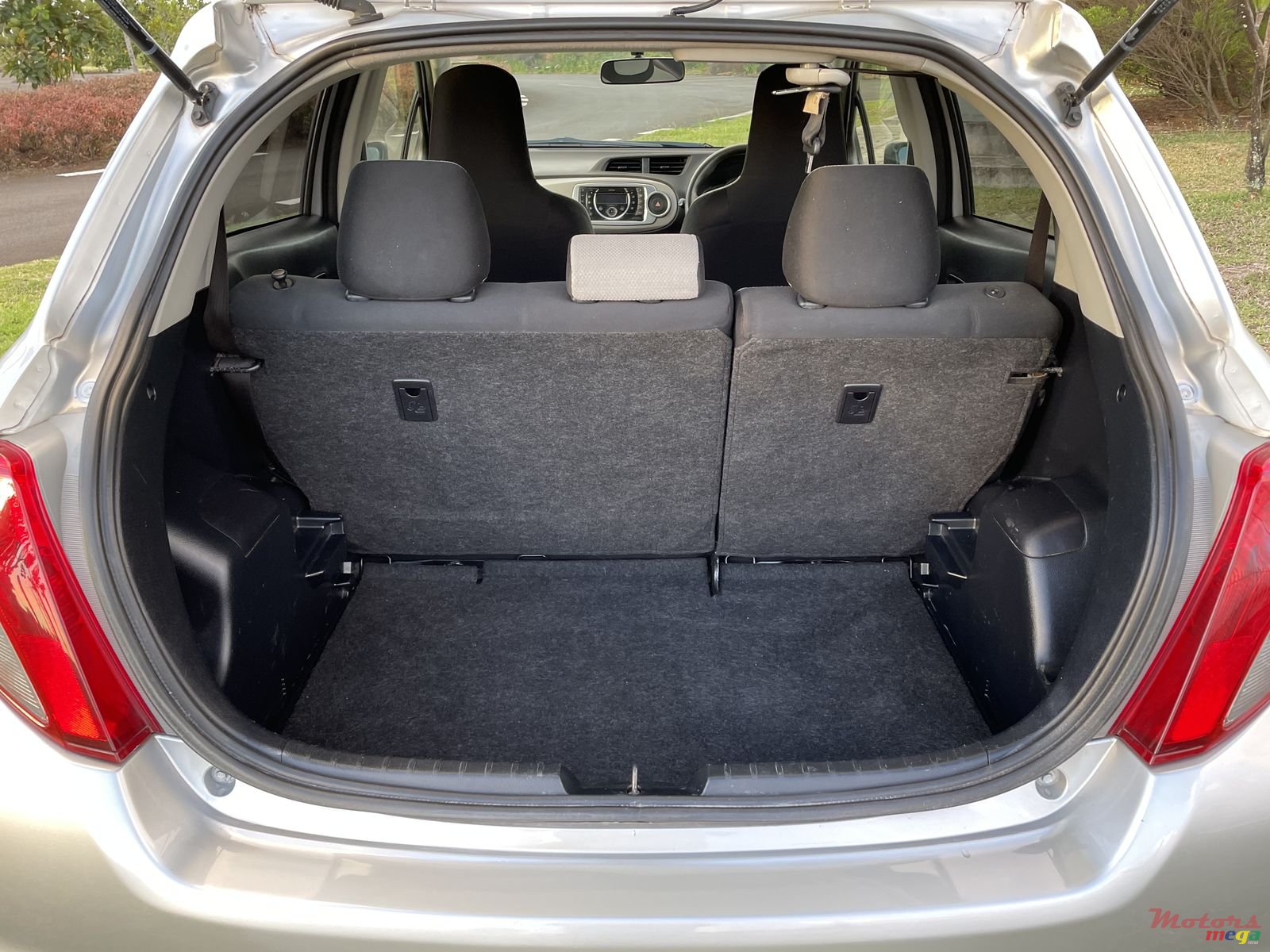 2013' Toyota Vitz photo #6