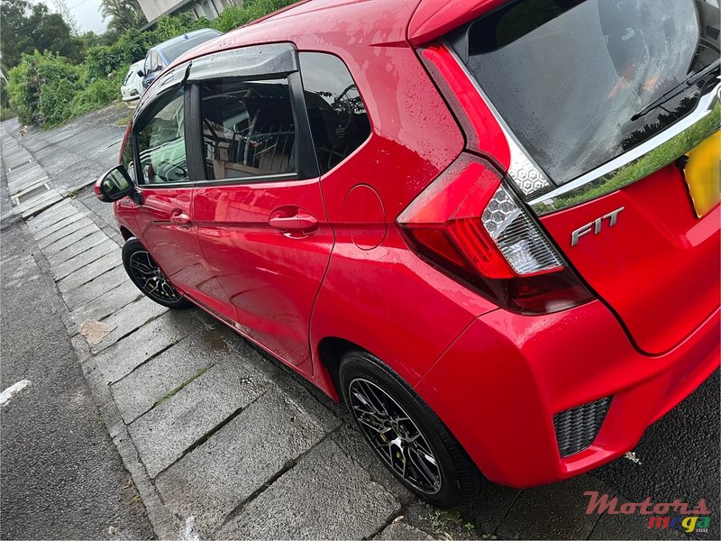 2014' Honda Fit Hybrid photo #3