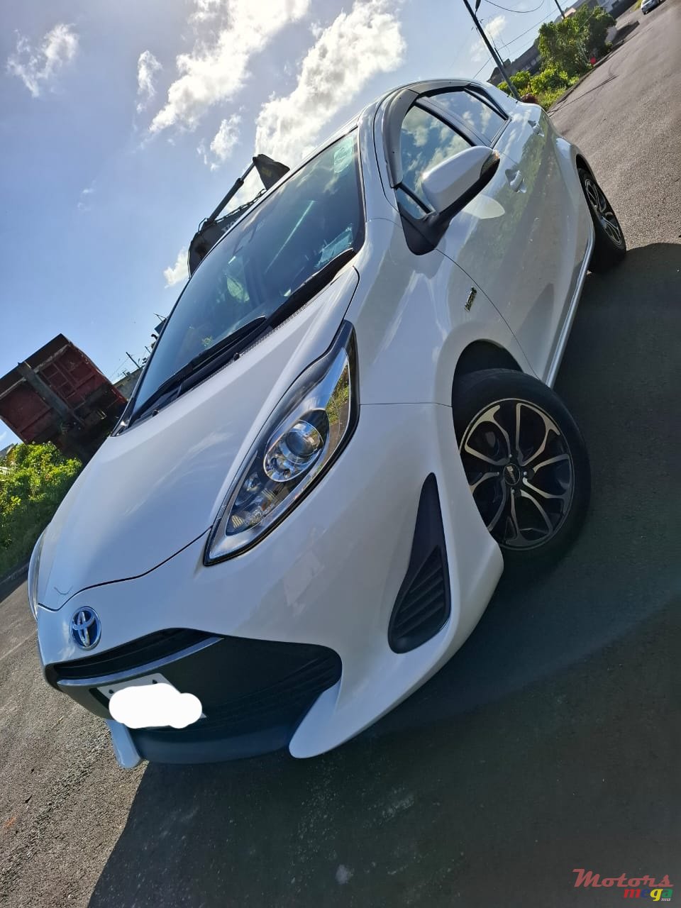 2017' Toyota Aqua New Shape photo #1