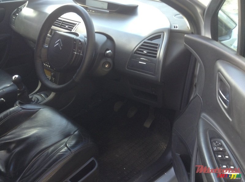 2009' Citroen C4 photo #4