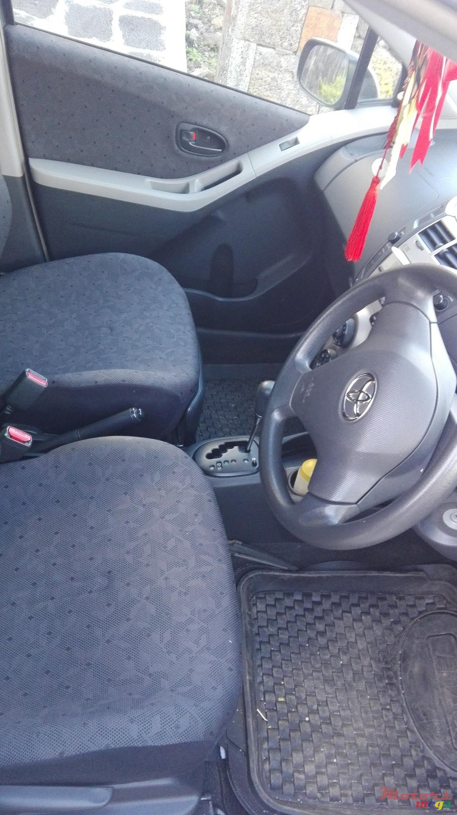 2010' Toyota Vitz photo #7