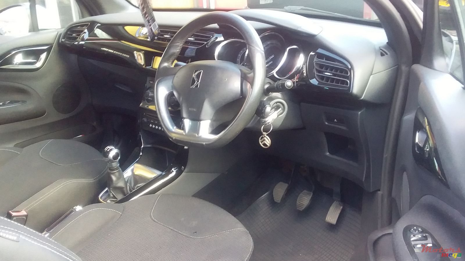 2013' Citroen DS3 photo #4