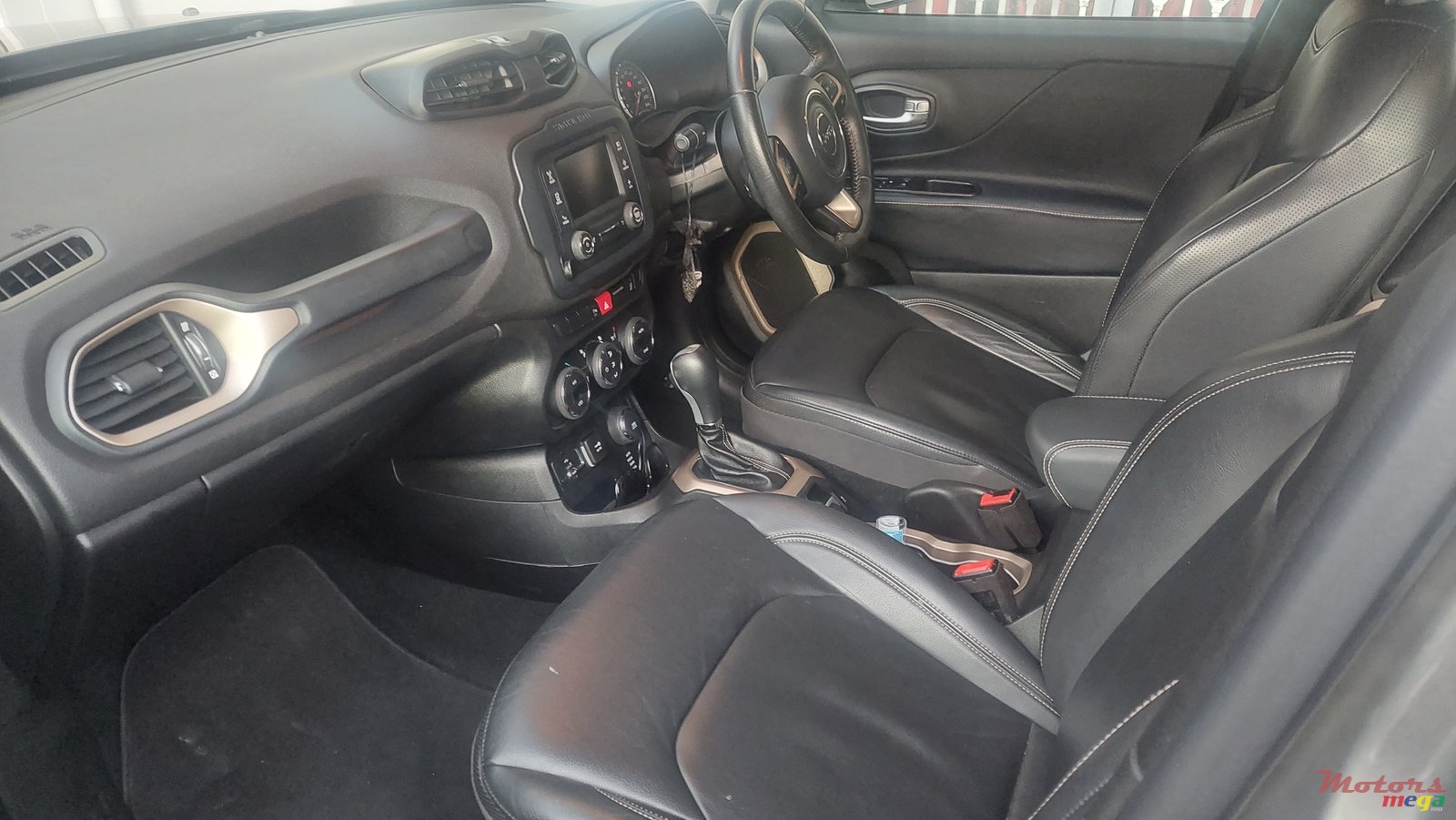 2016' Jeep Renegade photo #1