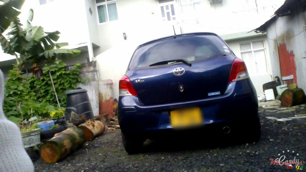 2008' Toyota Vitz photo #3