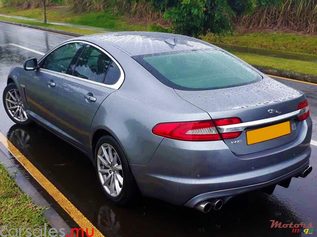 2013' Jaguar XF photo #4