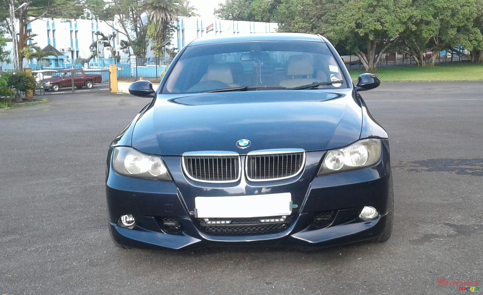 2005' BMW 3 Series Sedan 320i photo #1