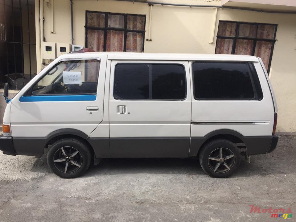 1992' Nissan Vanette cargo photo #1