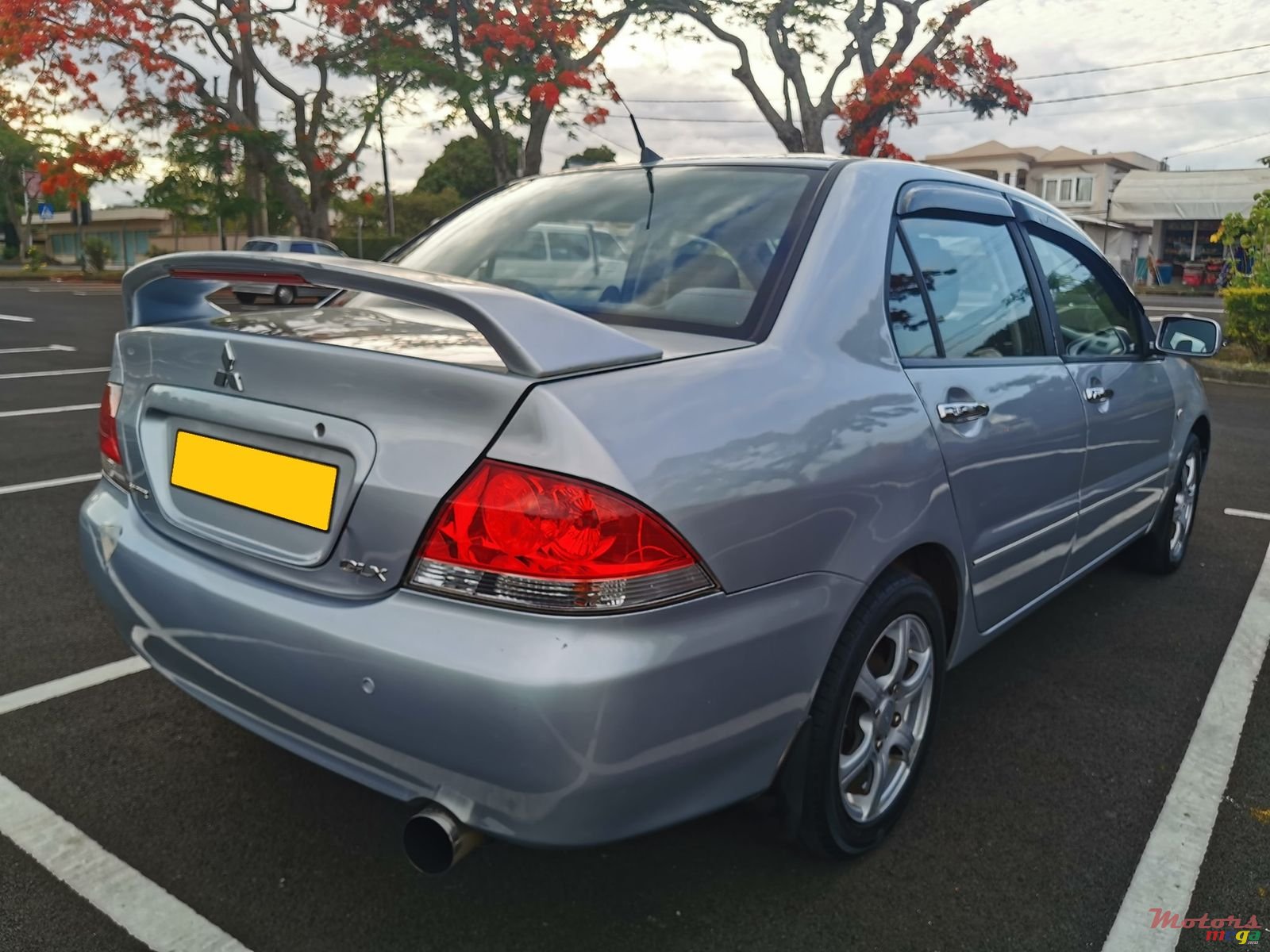 2005' Mitsubishi Lancer GLX 1.6 photo #3
