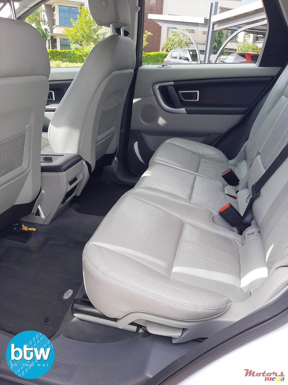 2018' Land Rover Discovery Sport photo #6