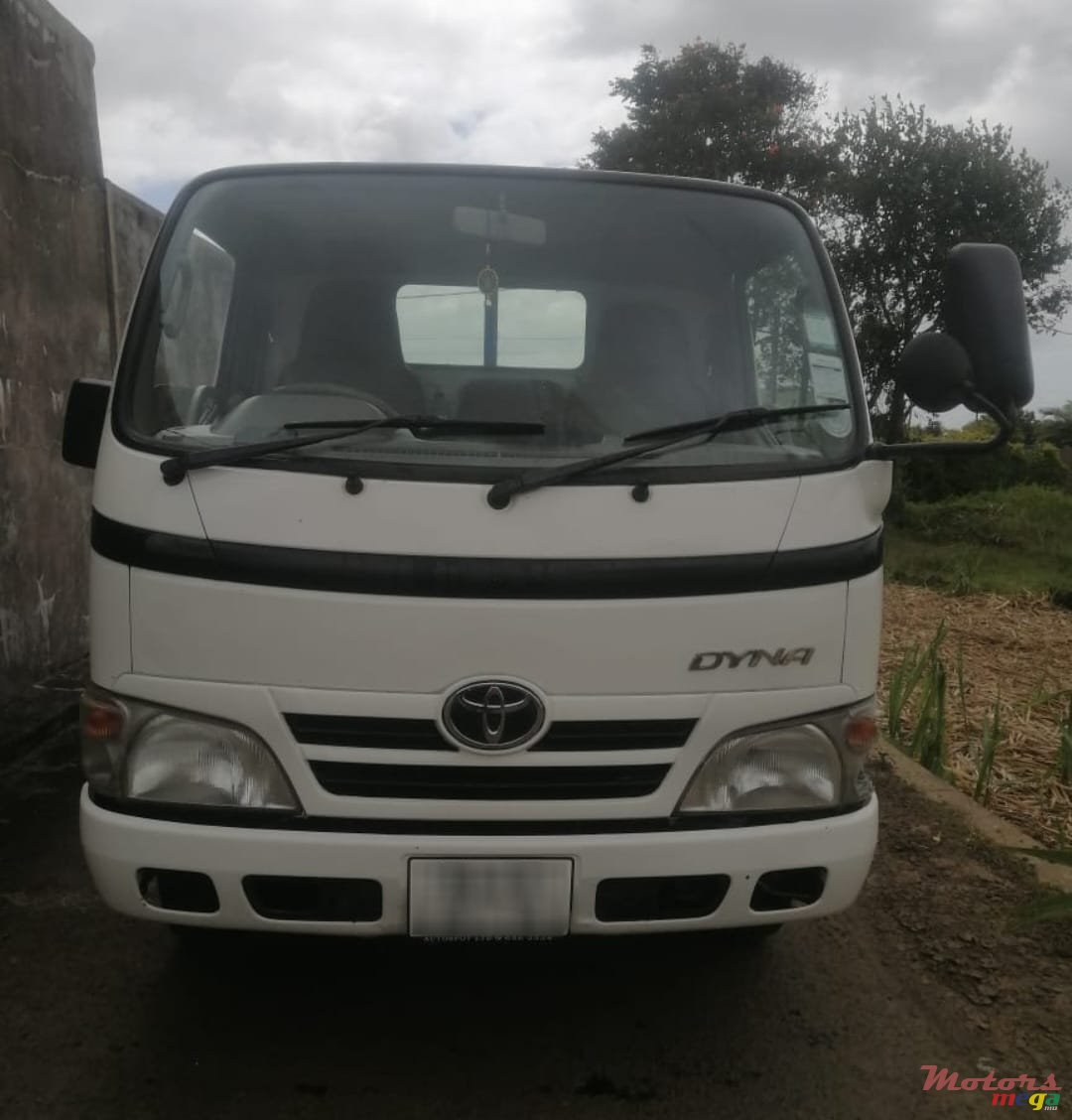 2013' Toyota photo #4