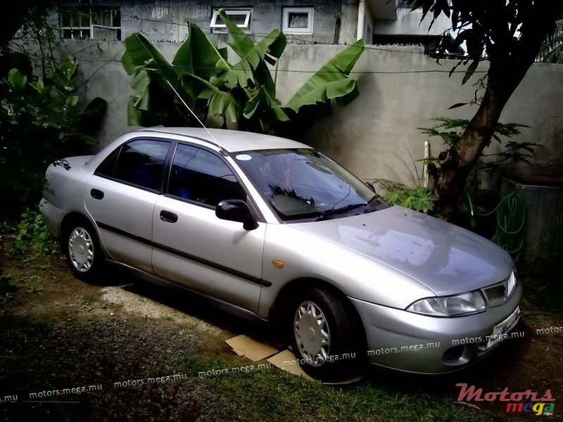 1998' Mitsubishi Carisma photo #1