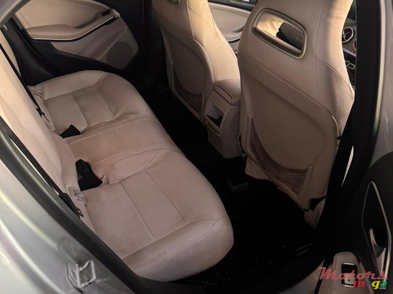2015' Mercedes-Benz GLA 200 photo #4