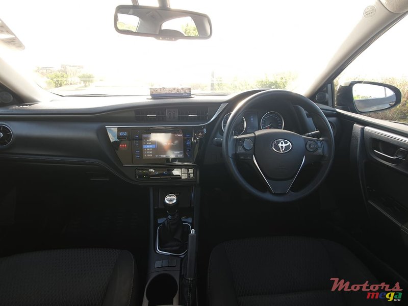 2020' Toyota Corolla photo #6