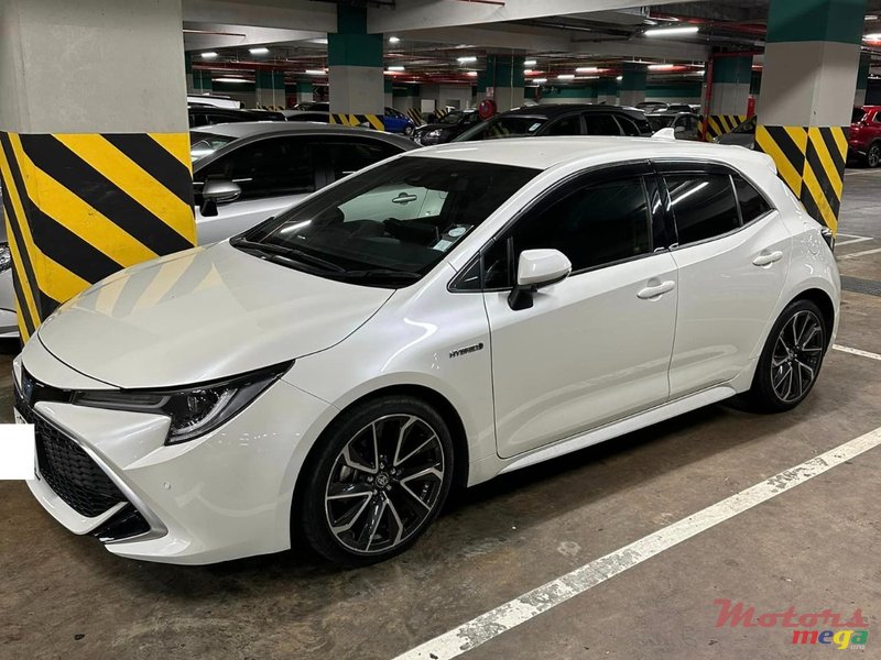 2020' Toyota Corolla Sport photo #2