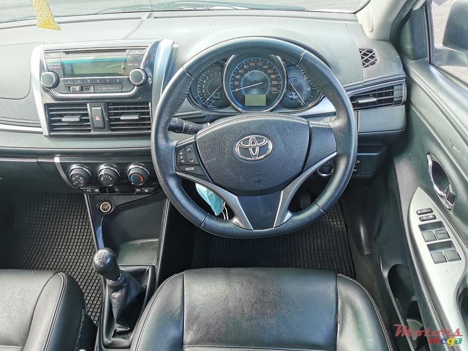 2016' Toyota Yaris photo #6