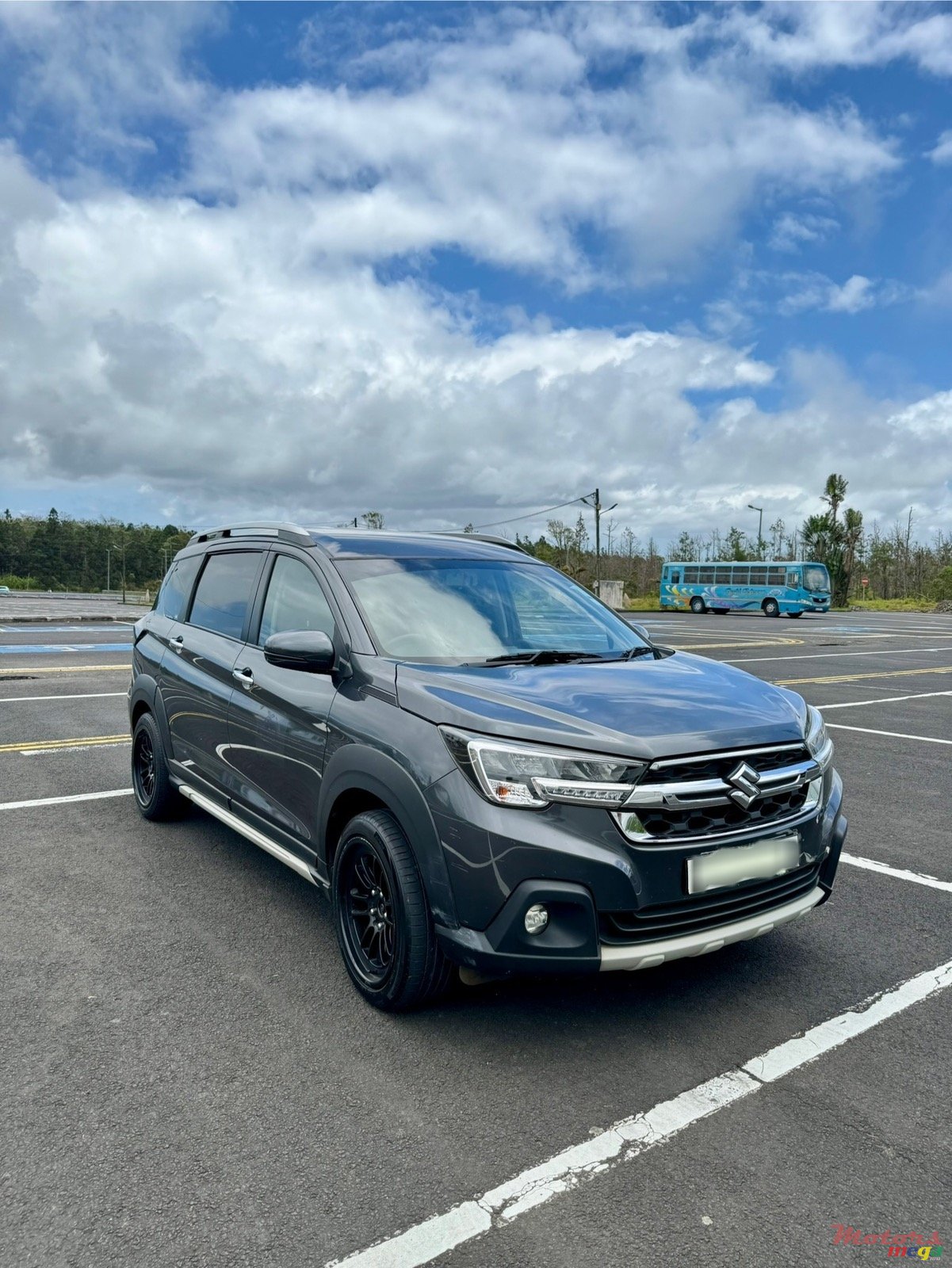 2023' Suzuki XL-7 photo #3