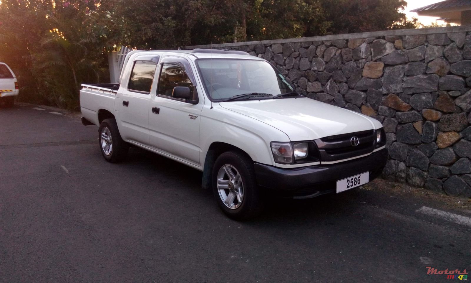 2003' Toyota Hilux photo #1