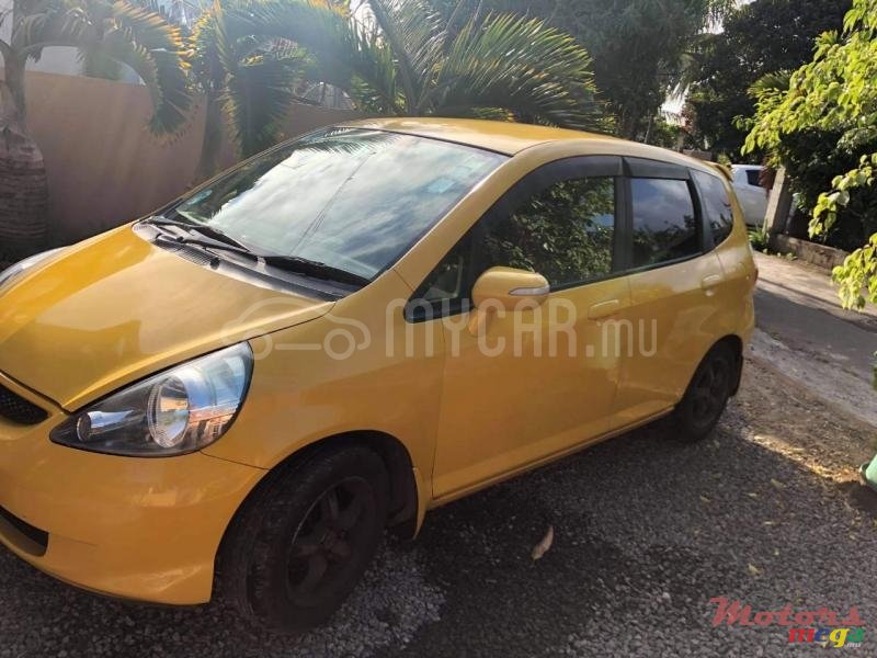 2005' Honda Fit photo #2