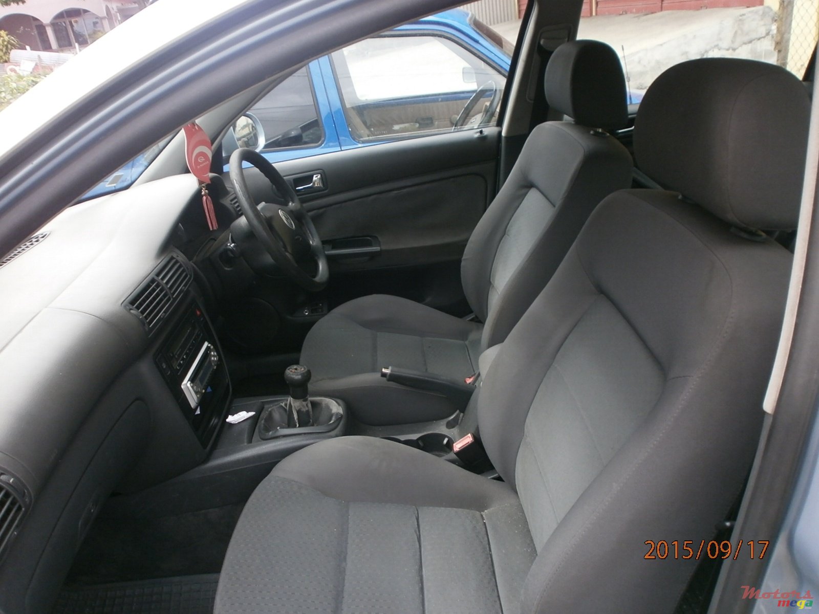 2004' Volkswagen Passat photo #5