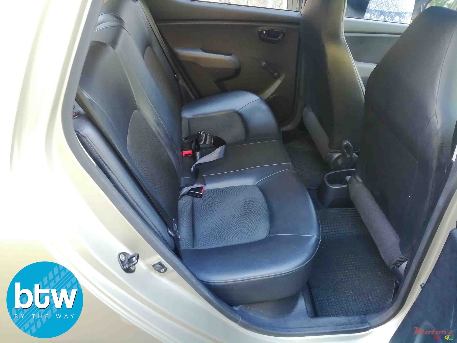 2012' Hyundai i10 photo #4