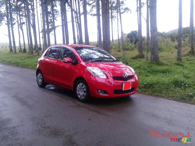 2008' Toyota Vitz photo #4
