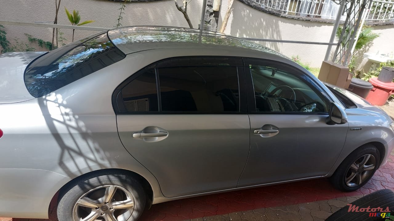 2013' Toyota Axio photo #3