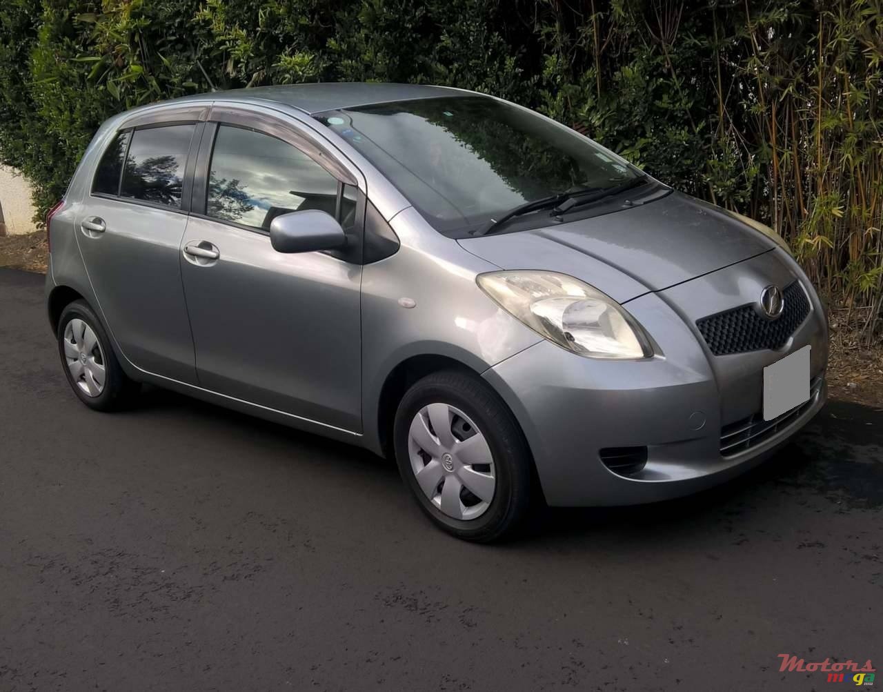 2006' Toyota Vitz photo #1