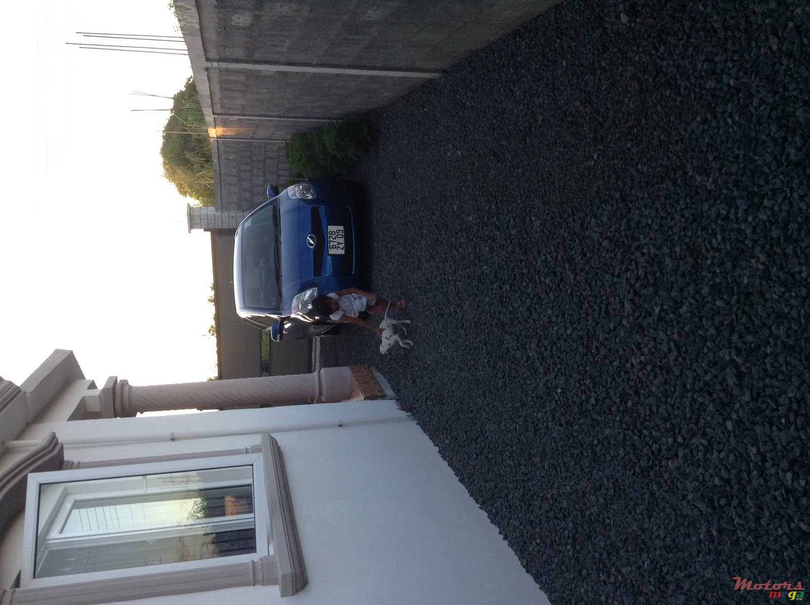 2009' Toyota Vitz photo #1