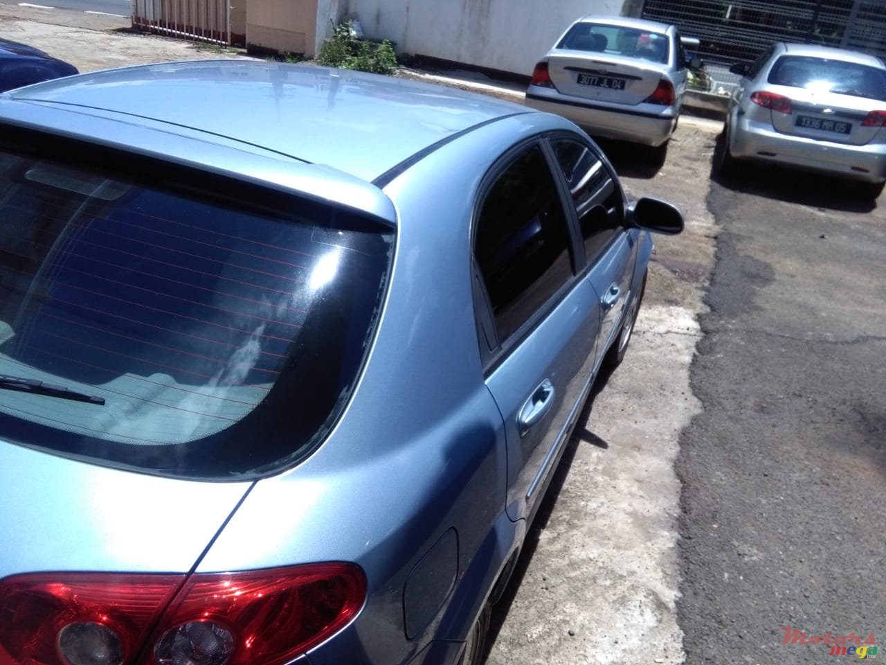 2010' Chevrolet Optra photo #2