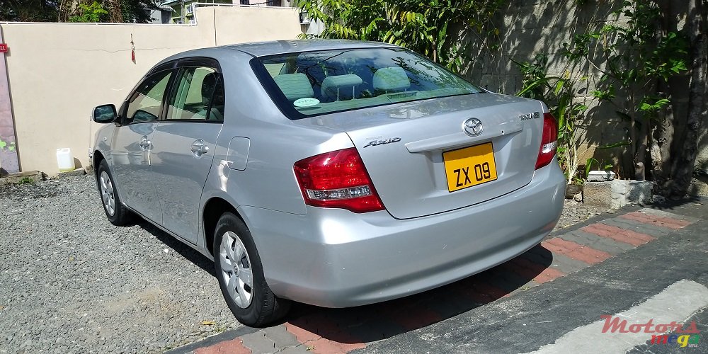 2009' Toyota Axio X photo #2