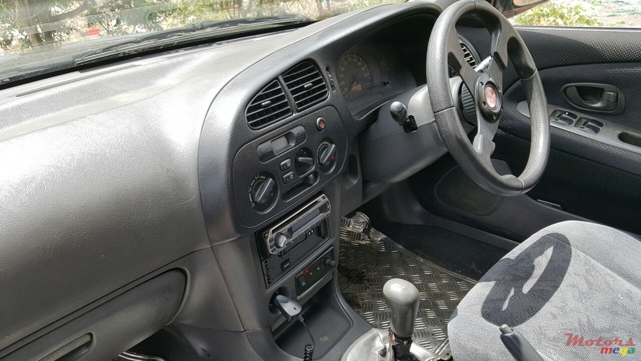 1998' Mitsubishi Lancer GLX SE photo #3