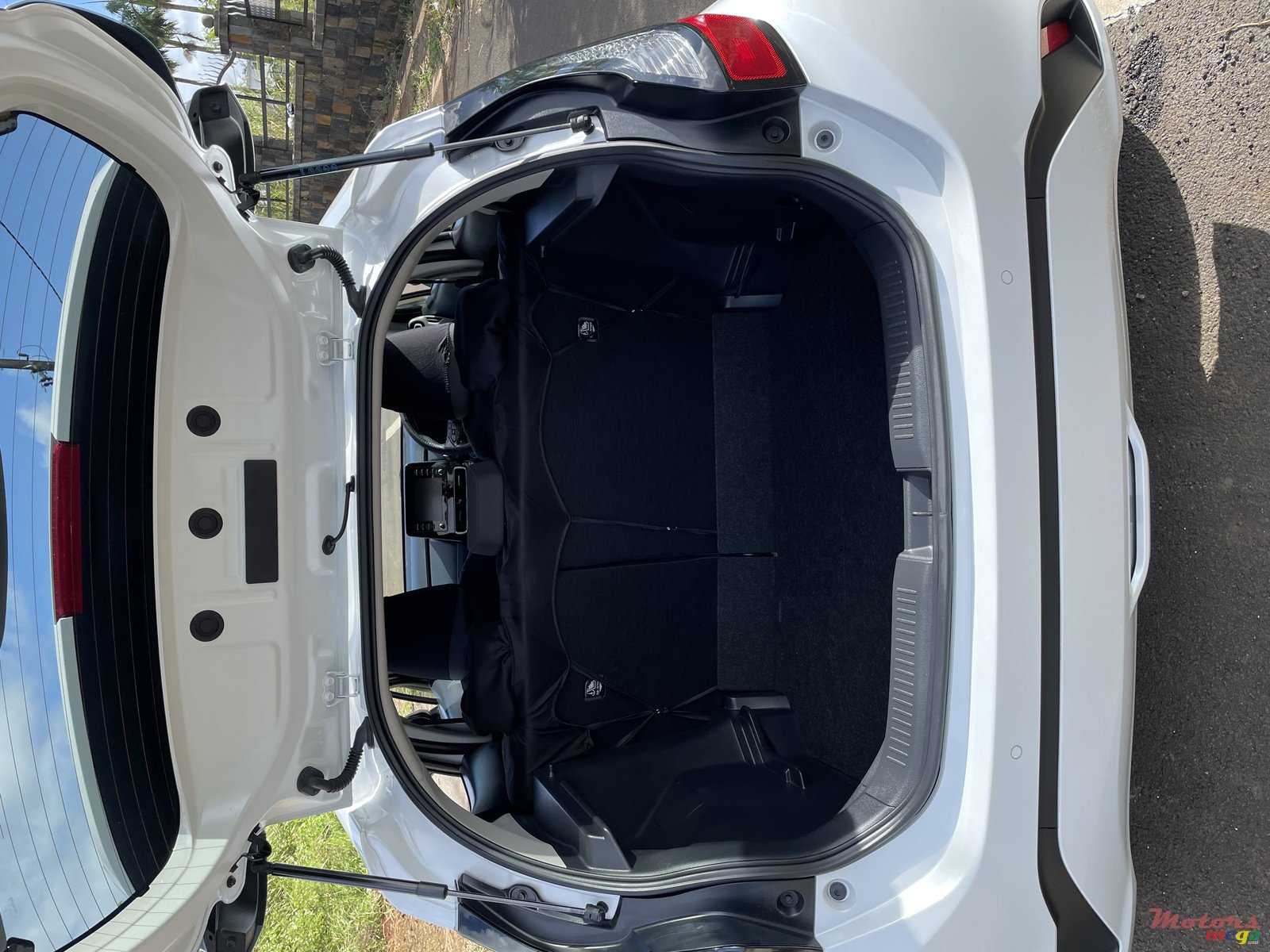 2021' Toyota Aqua photo #5