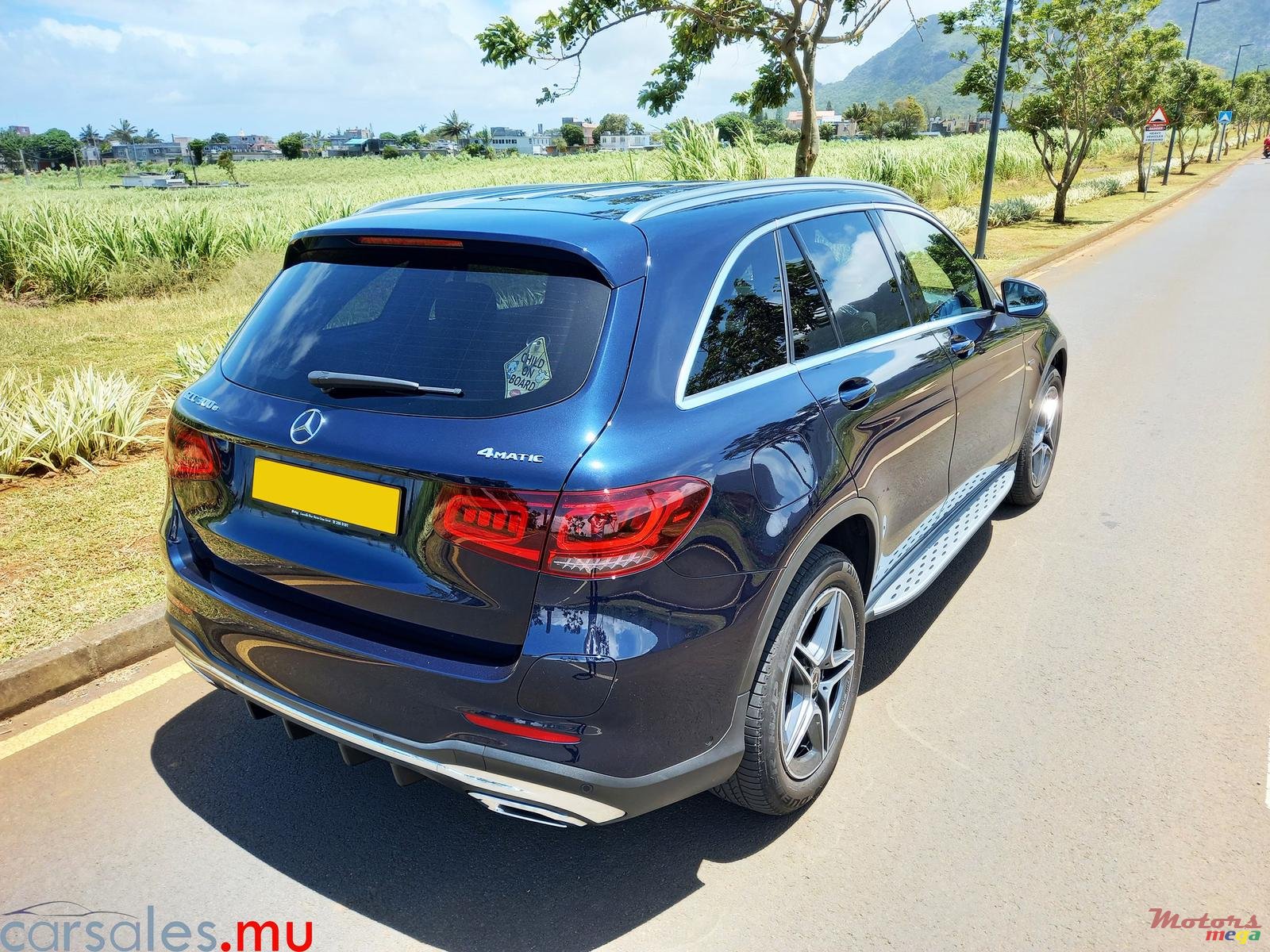 2021' Mercedes-Benz GL-Class GLC300e photo #4