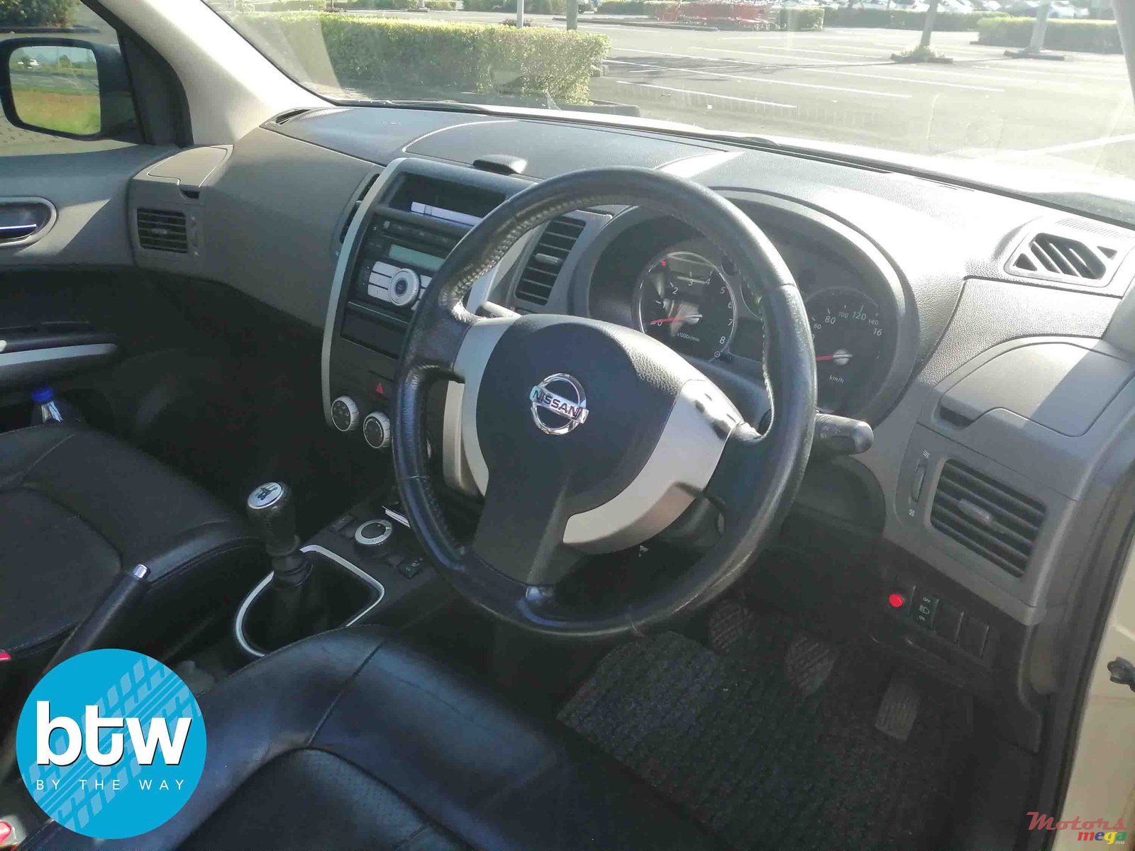 2011' Nissan X-Trail photo #5