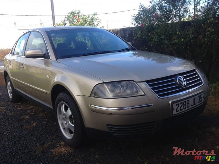 2005' Volkswagen Passat photo #2