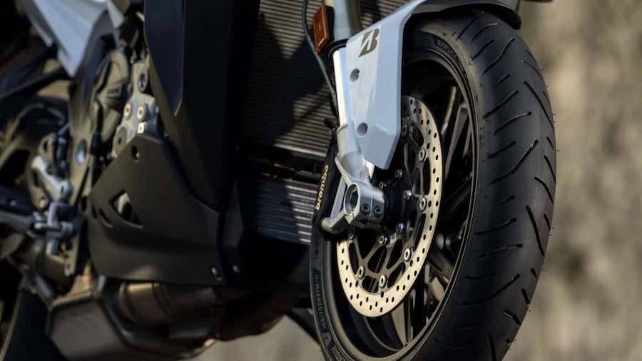 Harvard’s Crack-Proof Rubber Could Be a Game Changer For Motorcycles and More