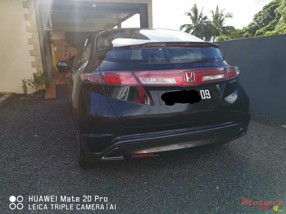 2009' Honda Civic Hatchback photo #4