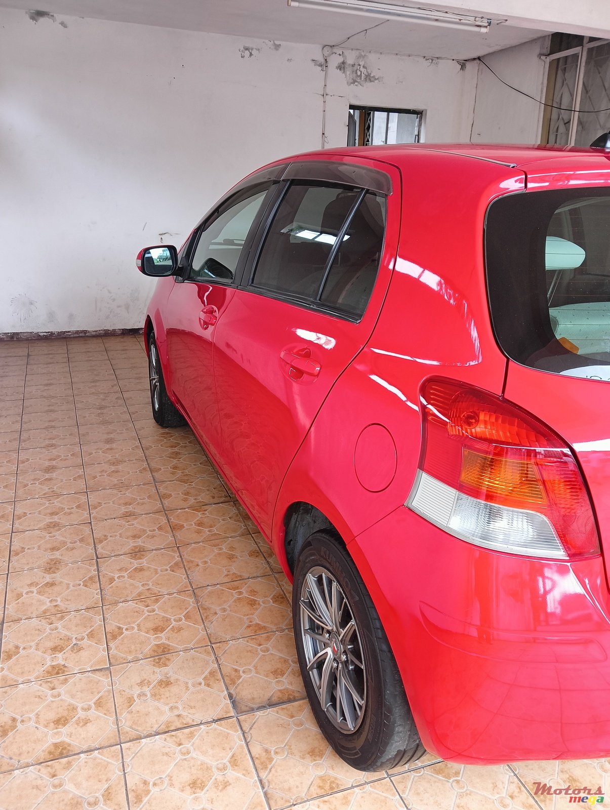 2009' Toyota Vitz photo #4