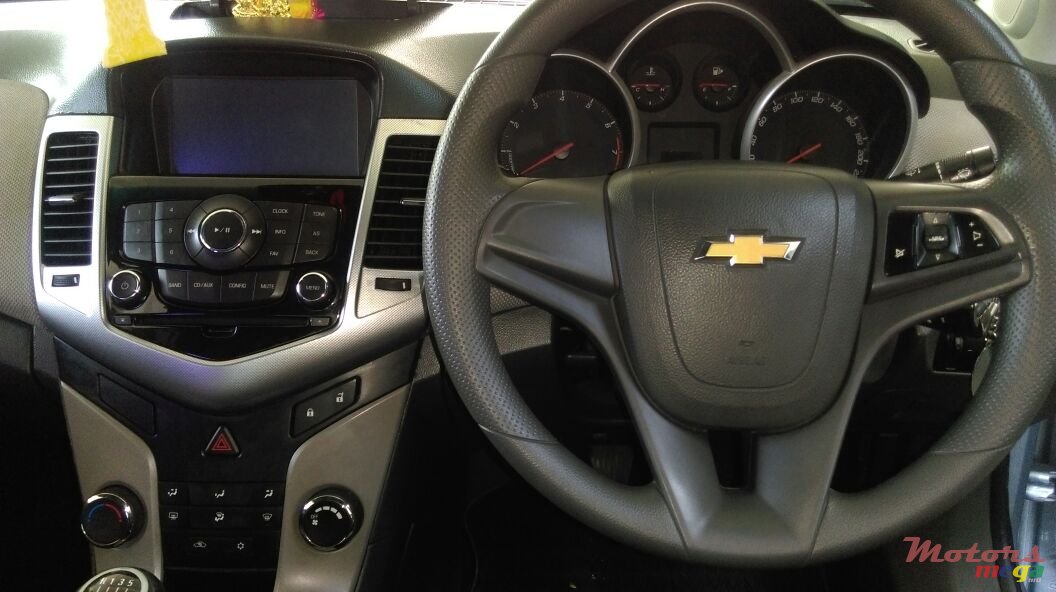 2010' Chevrolet Cruze photo #7