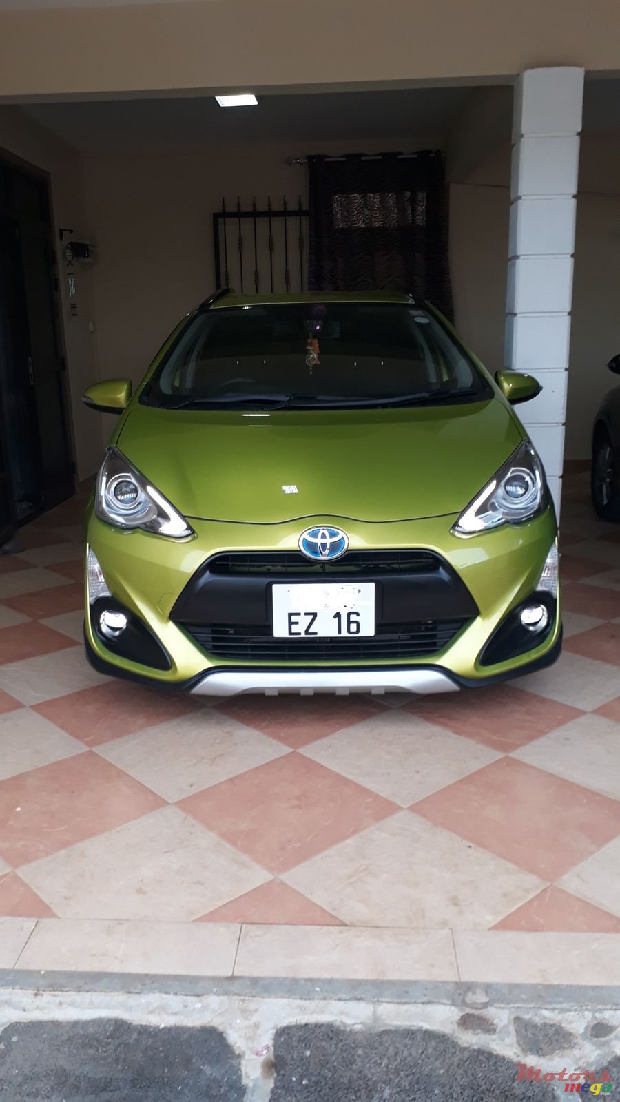 2016' Toyota Aqua photo #2