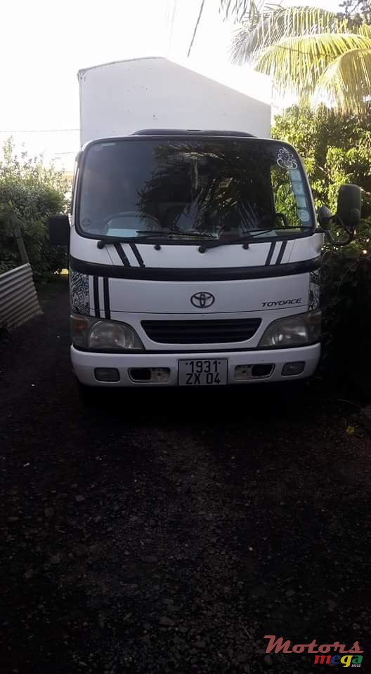 2004' Toyota Turbo photo #1