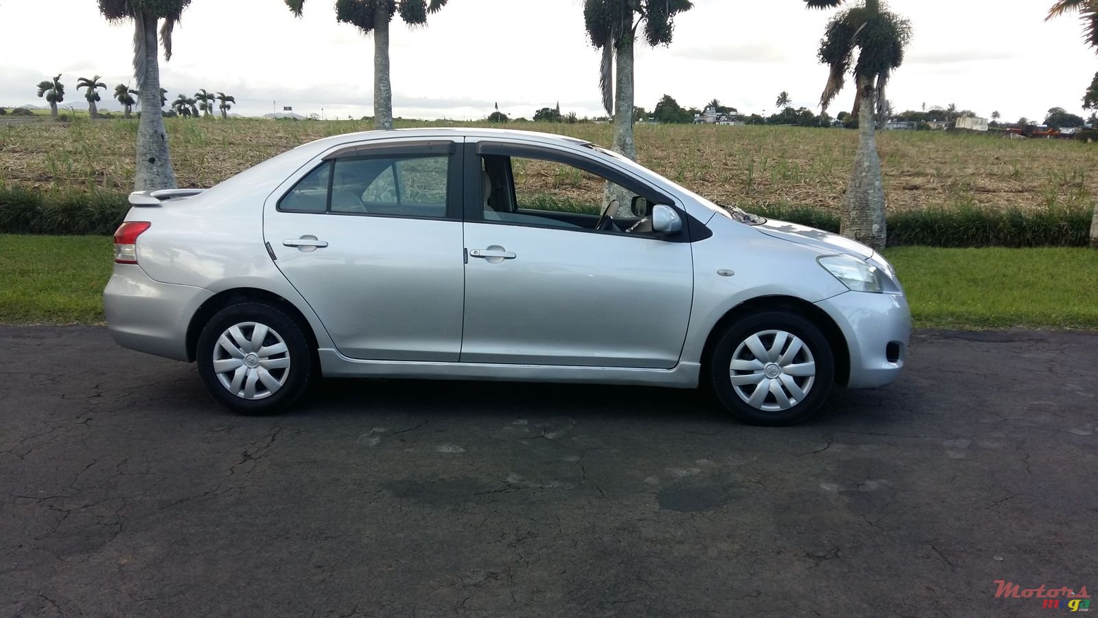 2006' Toyota Belta photo #3