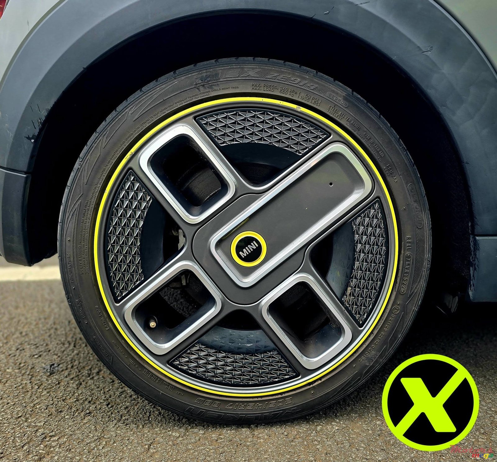 2021' MINI Cooper S photo #2