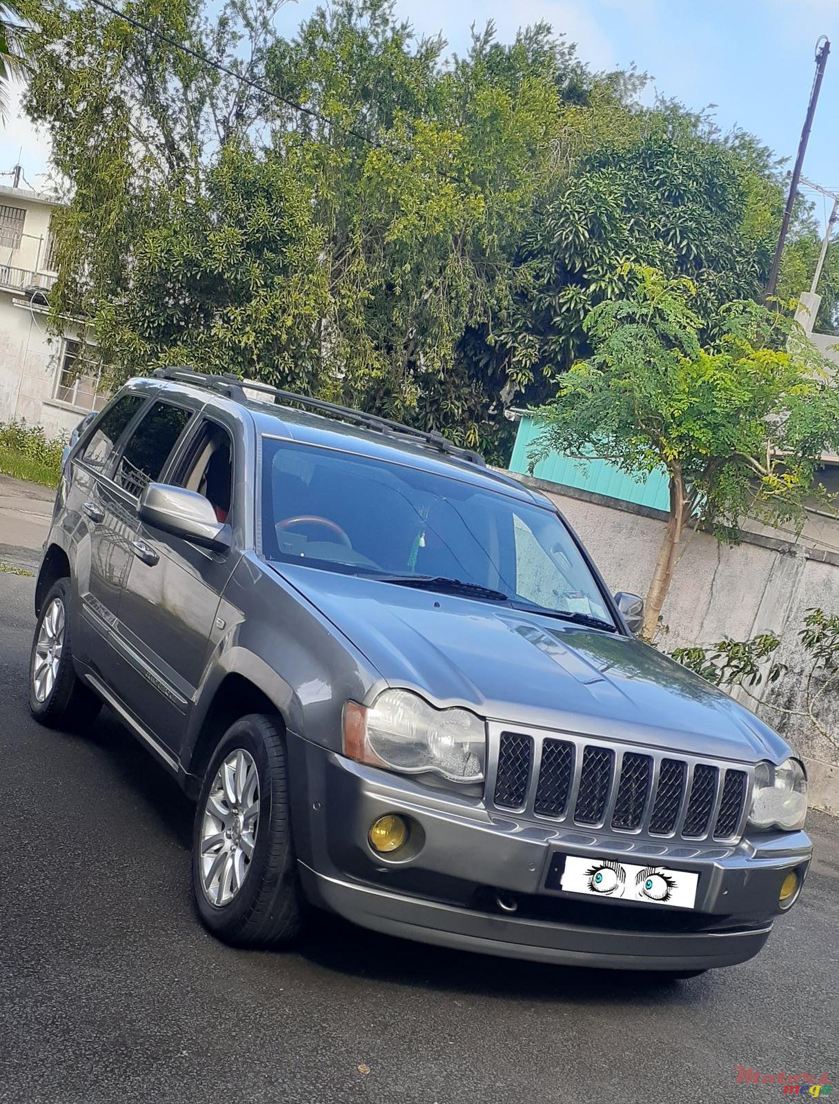 2009' Jeep Grand Cherokee photo #2
