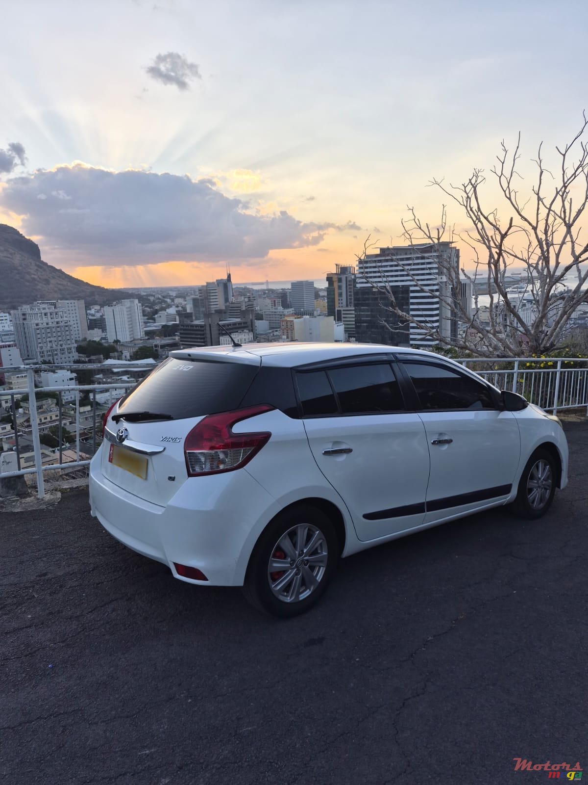 2014' Toyota Yaris photo #5